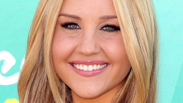 Amanda Bynes smiling