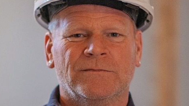 Mike Holmes posing