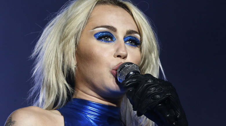Miley Cyrus singing, blue eyeshadow