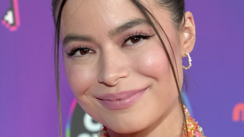 Miranda Cosgrove smiles red carpet 