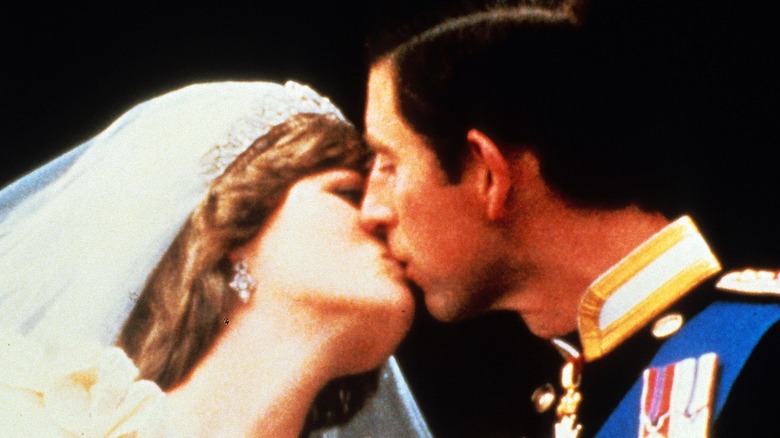 Princess Diana and Prince Charles kissing wedding day