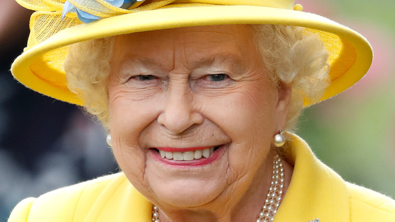 Queen Elizabeth in a yellow outfit