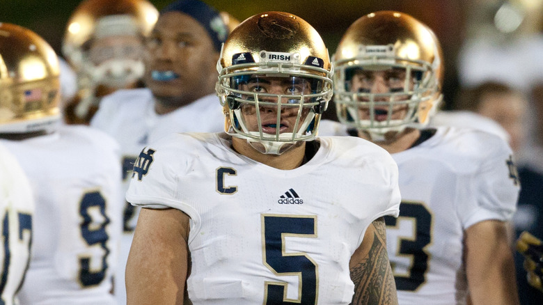 Manti Te'o playing football