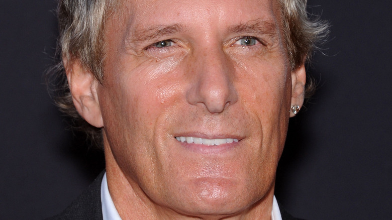 Michael Bolton smiles on red carpet