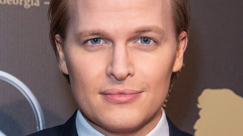 Ronan Farrow, posing