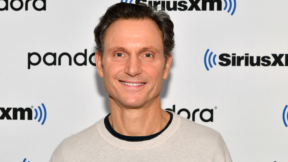  Tony Goldwyn smiling