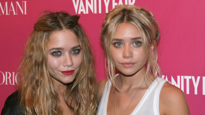 Mary-Kate and Ashley Olsen posing