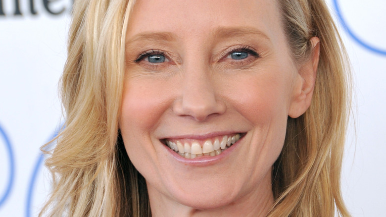 Anne Heche Smiles as she walks the red carpet
