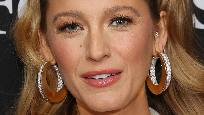 Blake Lively silver hoops