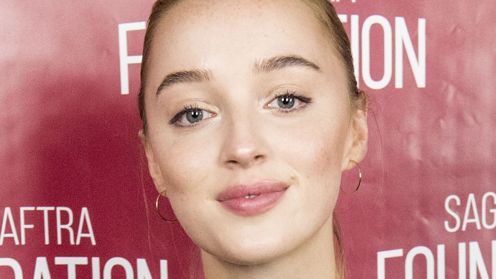 Phoebe Dynevor lips