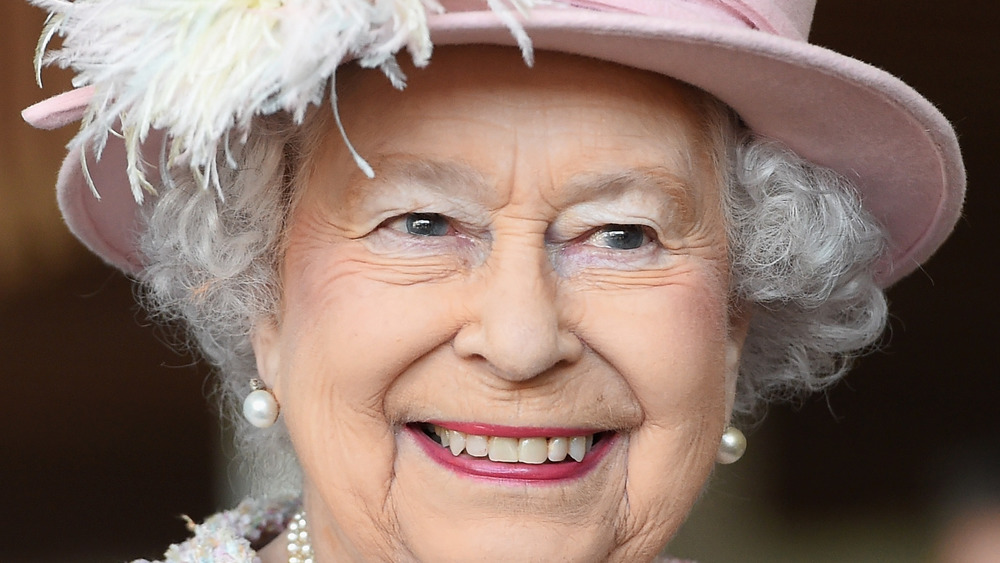 Queen Elizabeth pink hat