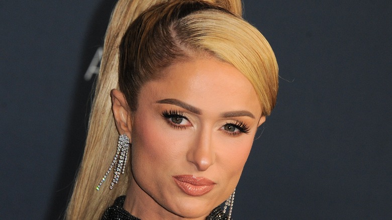 Paris Hilton red carpet pose