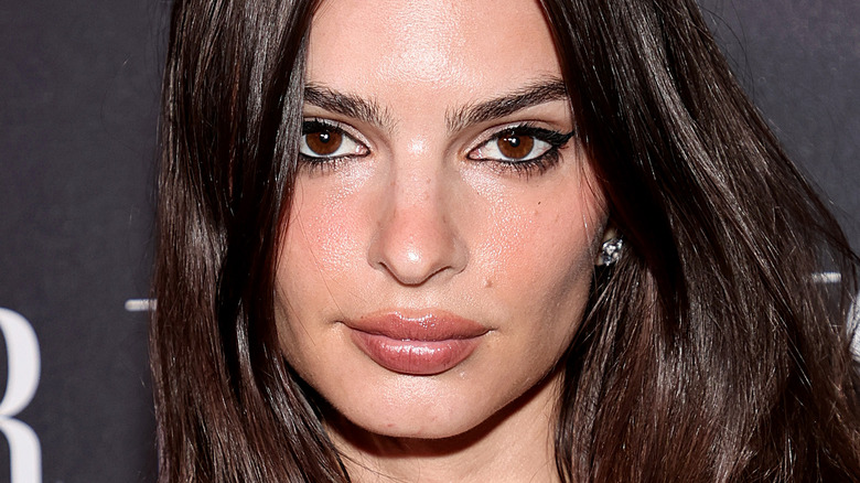 Emily Ratajkowski red carpet