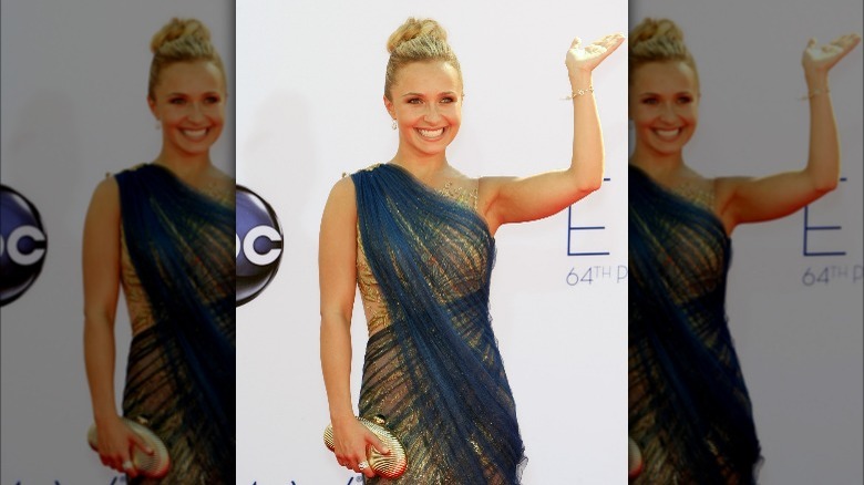 Hayden Panettiere with her hand up