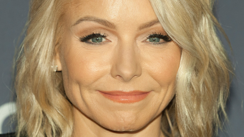 Kelly Ripa smiling