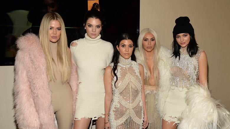Khloe, Kendall, Kourtney, Kim, and Kylie posing together
