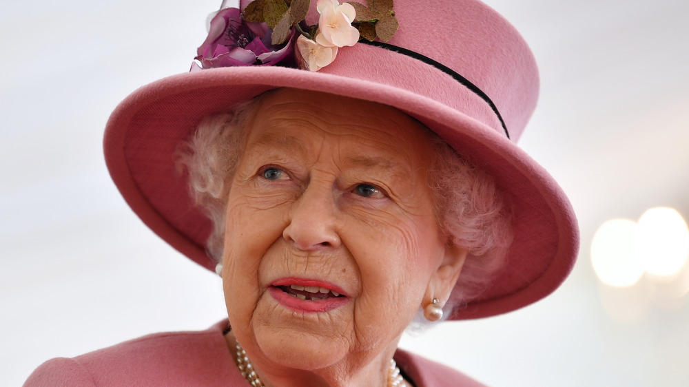 Queen Elizabeth in pink hat