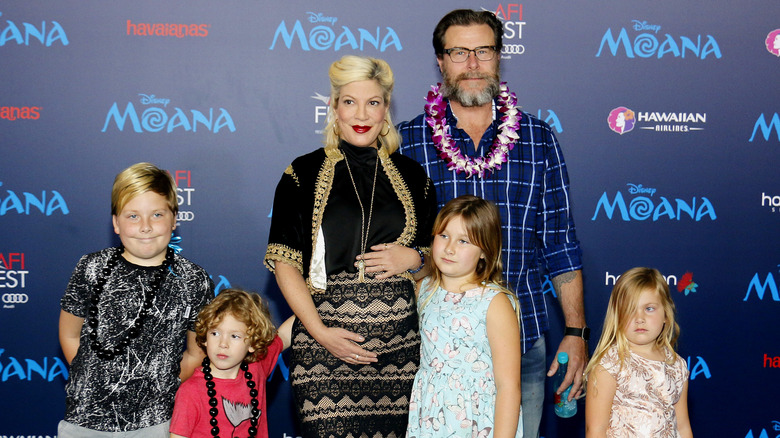Tori Spelling with Dean McDermott and kids