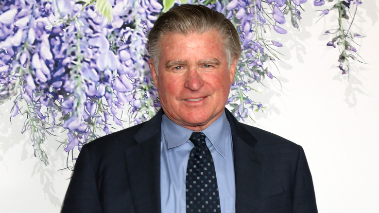 Treat Williams posing in suit