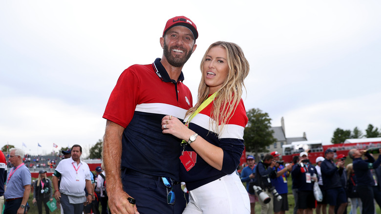 Dustin Johnson and Paulina Gretzky posing