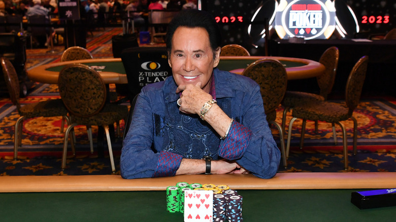 Wayne Newton casino cards table