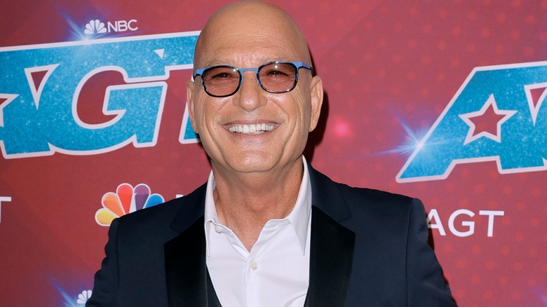 Howie Mandel posing for cameras