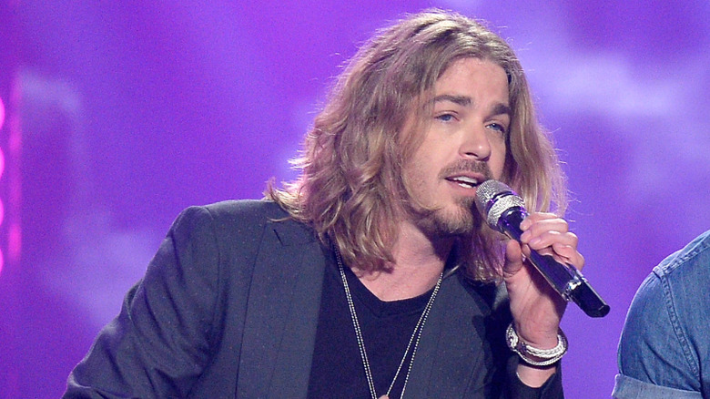 Bucky Covington singing on American Idol