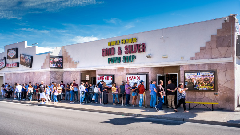 Exterior of Gold & Silver Pawn