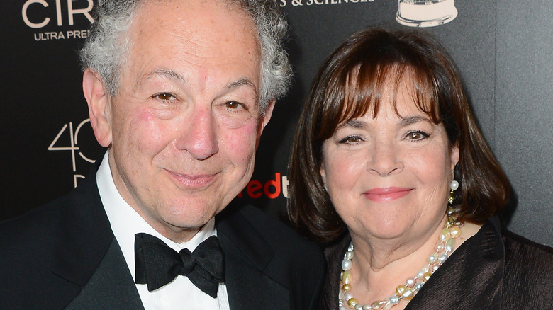 Jeffrey and Ina Garten pose together