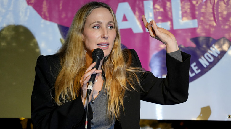 Footage of Nikki Glaser from 'Fboy Island.'