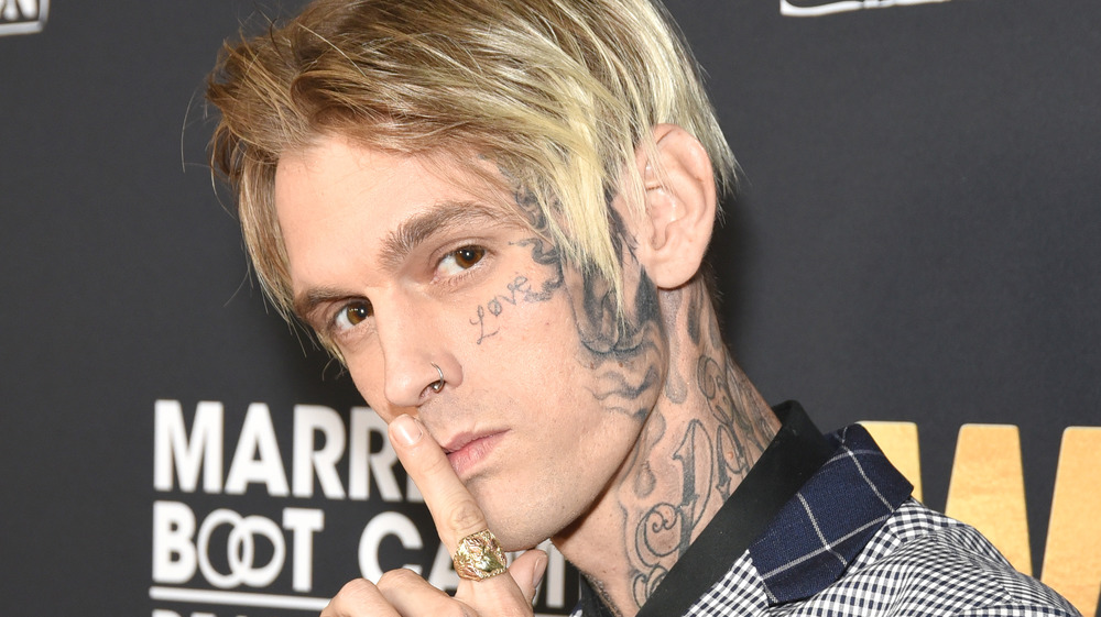 Aaron Carter posing on the red carpet