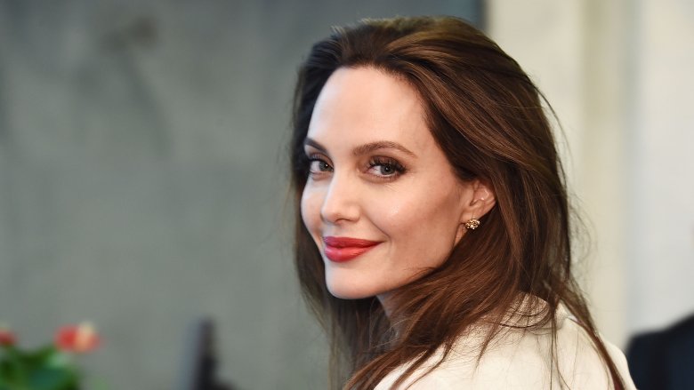 Inside Angelina Jolies Life As A Single Mom