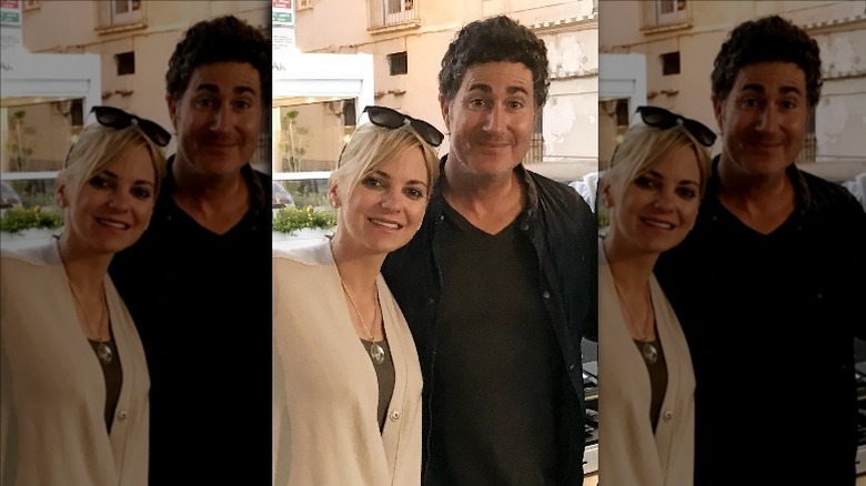 Anna Faris and Michael Barrett posing for the paparazzi