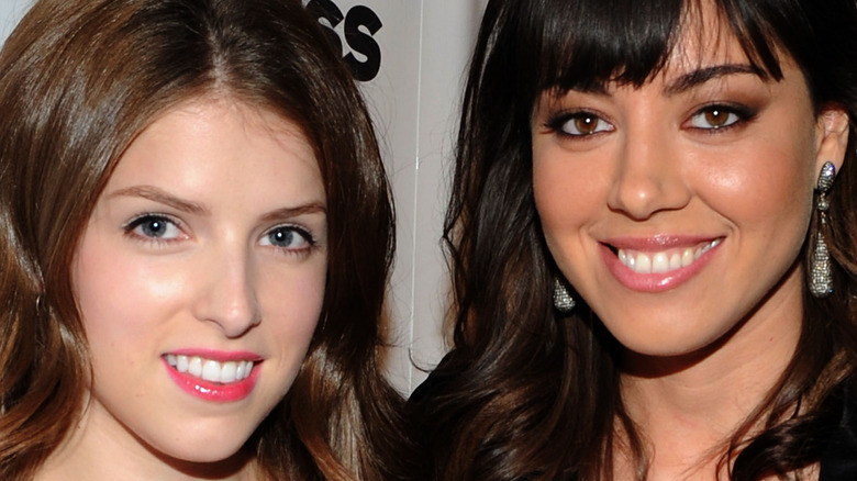 Anna Kendrick Aubrey Plaza smiling