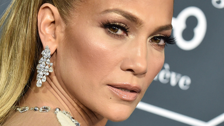 Jennifer Lopez eyelashes