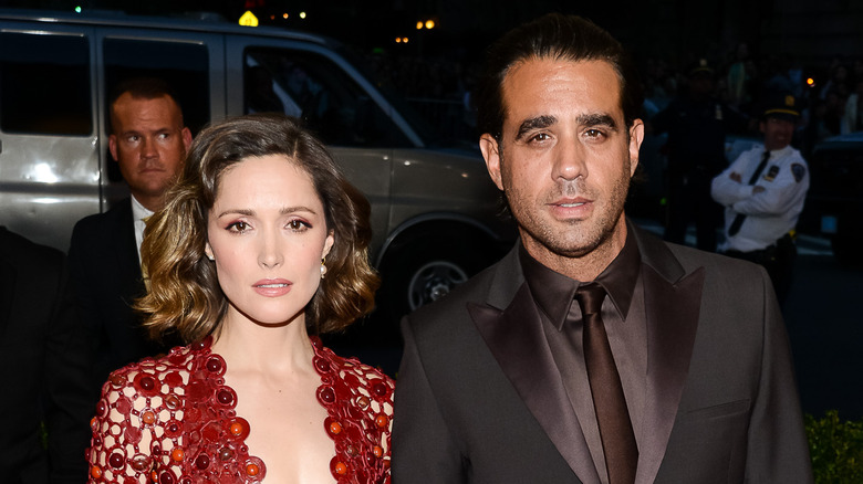 Rose Byrne and Bobby Cannavale posing