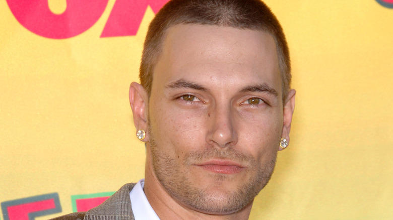 Kevin Federline, posing