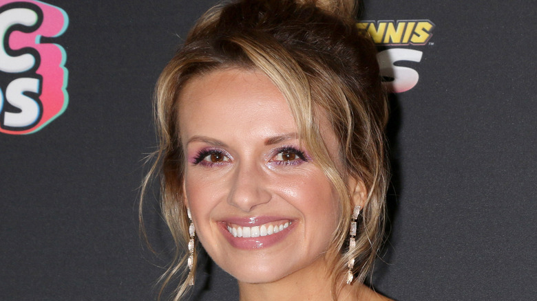 Carly Pearce smiles on red carpet