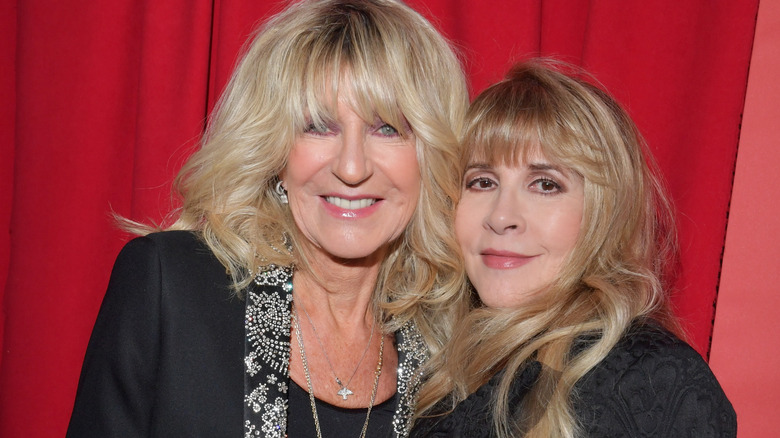 Christine McVie, Stevie Nicks posing