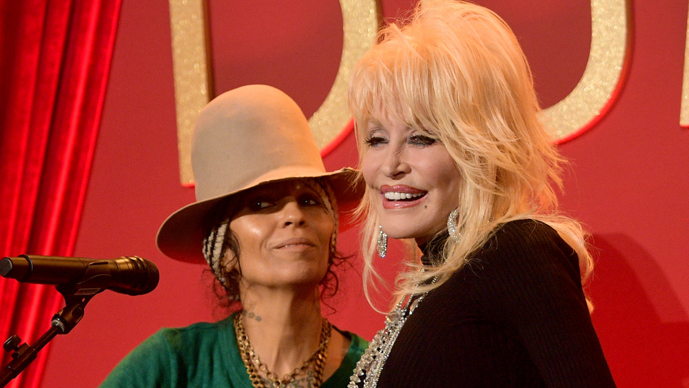 Dolly Parton and Linda Perry perform
