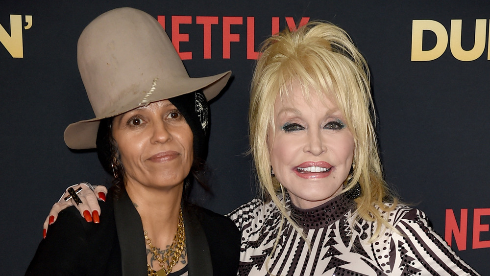 Dolly Parton and Linda Perry pose at the Dumplin' premiere