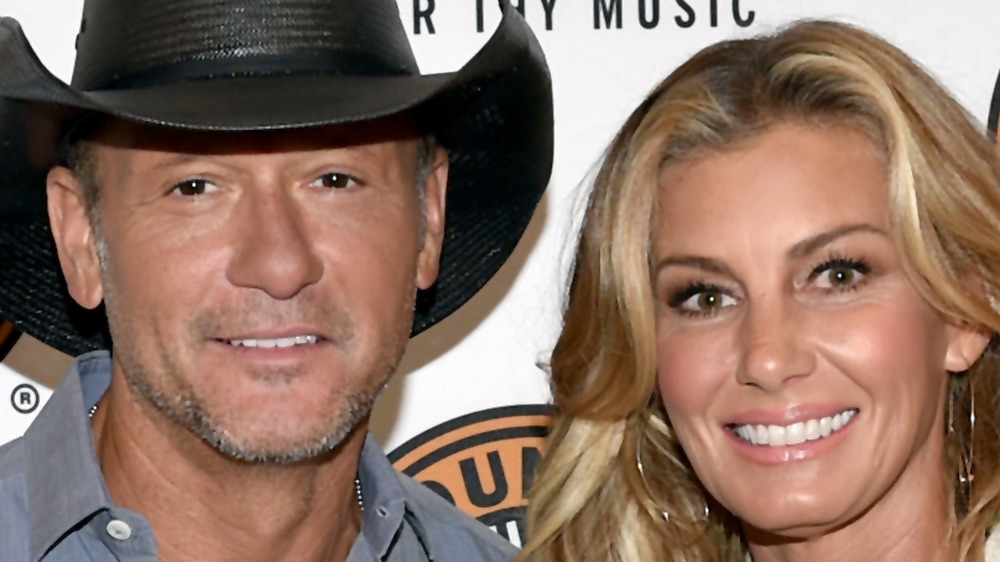 Tim McGraw & Faith Hill smiling