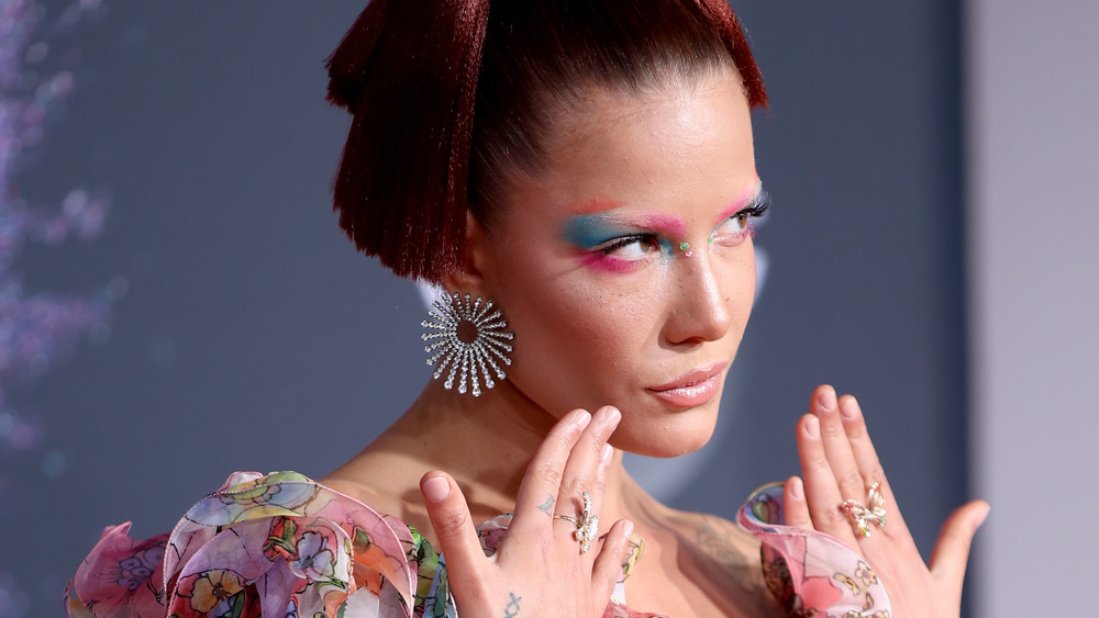 Halsey showing off blue eyeshadow and her jewelry on the red carpet