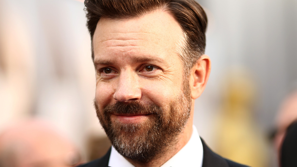 Jason Sudeikis smiling red carpet