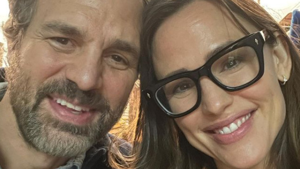 Jennifer Garner and Mark Ruffalo take a selfie