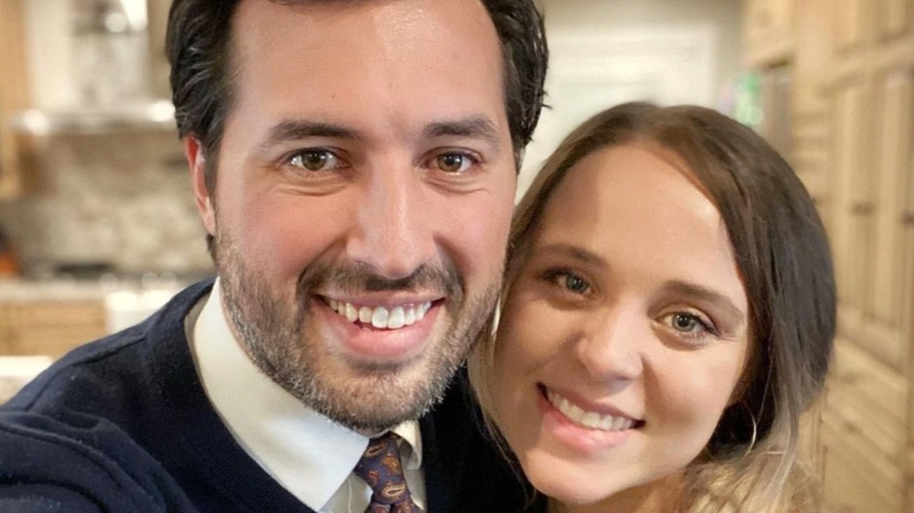 Jeremy  and Jinger Vuolo pose for a selfie 