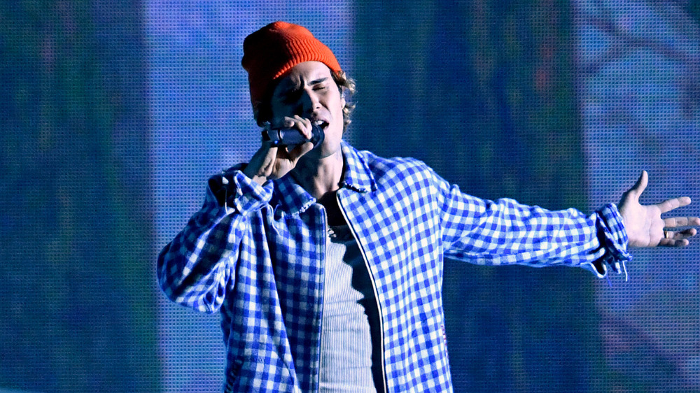 Justin Bieber singing 