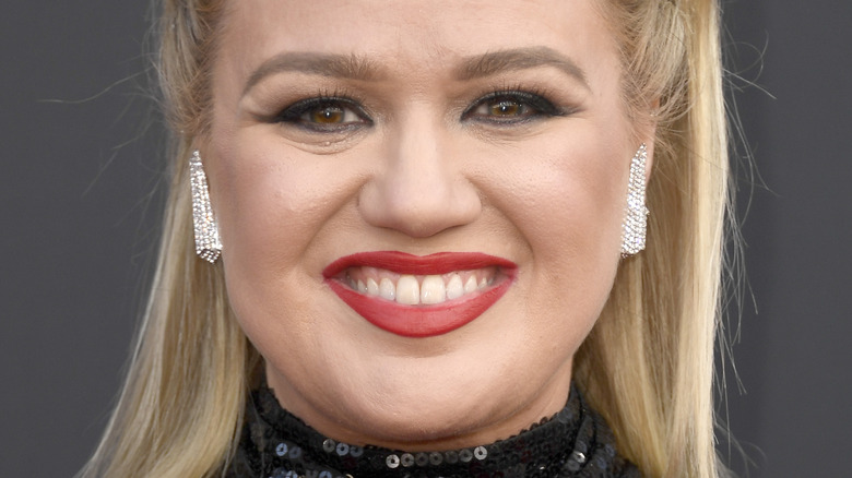 Kelly Clarkson diamond earrings