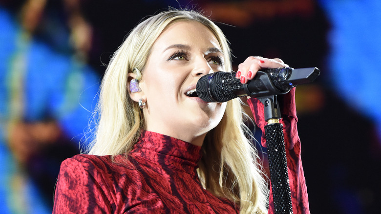 Kelsea Ballerini singing