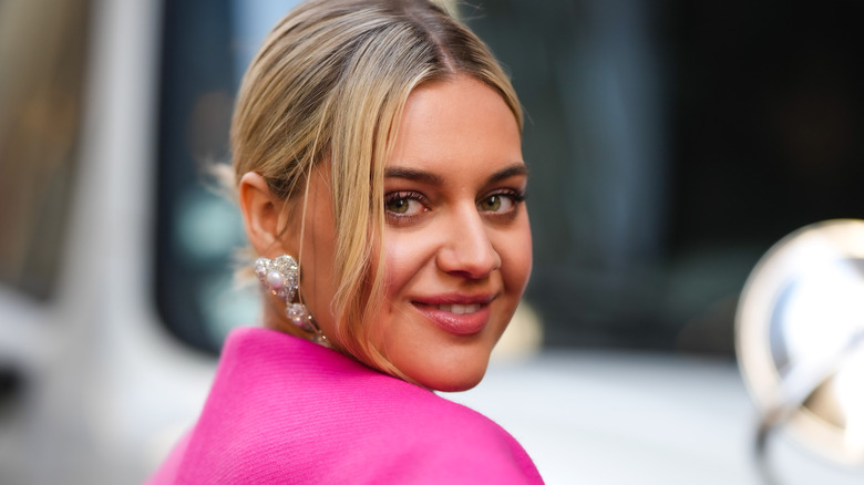 Kelsie Ballerini posing